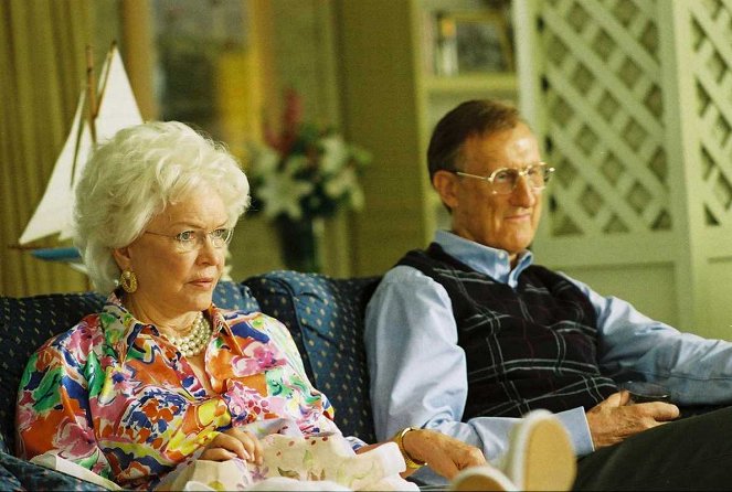 W. - Do filme - Ellen Burstyn, James Cromwell