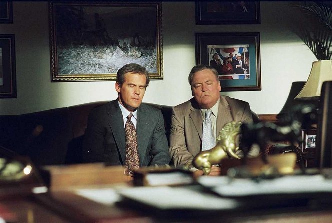 W. - Photos - Josh Brolin, Stacy Keach