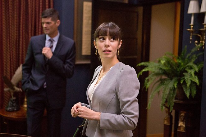 A to Z - M Is for Meant to Be - Van film - Cristin Milioti