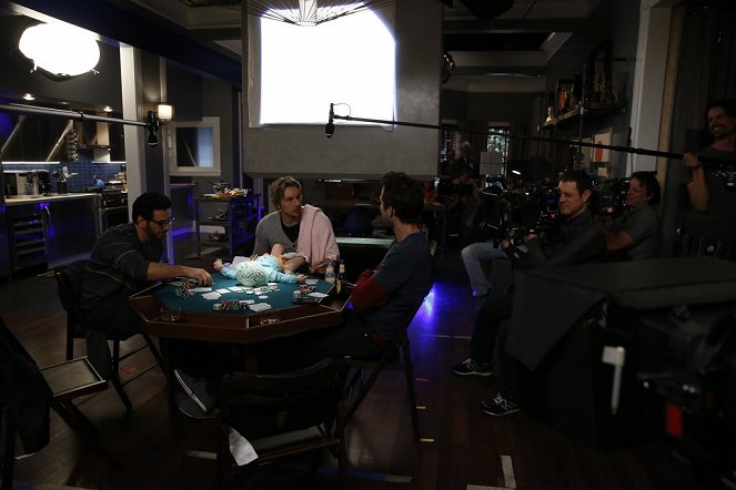 About a Boy - Season 1 - About a Poker Night - Van de set