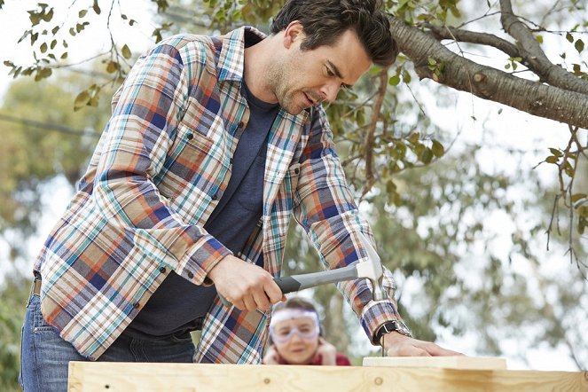 About A Boy - Season 1 - Der Hammer - Filmfotos - David Walton