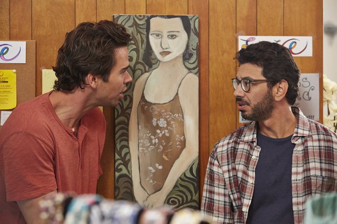 About A Boy - About an Angry Ex - Filmfotos - David Walton, Al Madrigal