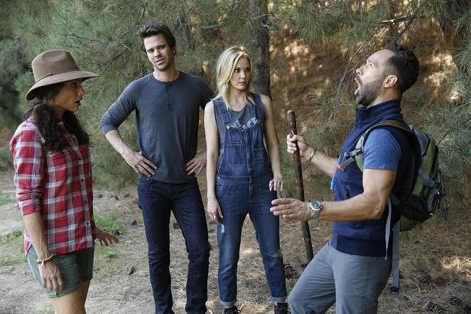 About a Boy - Season 2 - About a Duck - Photos - Minnie Driver, David Walton, Leslie Bibb