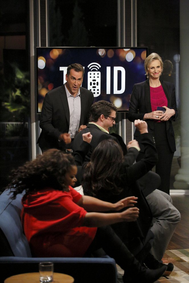 Hollywood Game Night - Photos - Rob Riggle, Jane Lynch