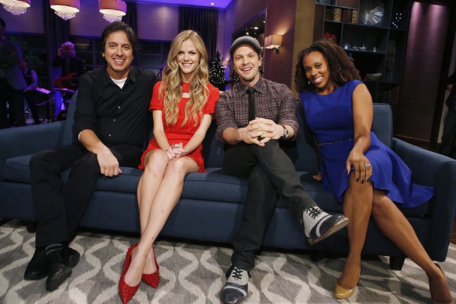 Hollywood Game Night - Z nakrúcania - Ray Romano, Brooklyn Decker, Gavin DeGraw