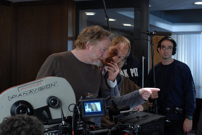 Rúzs és New York - Chapter Six: Take the High Road - Forgatási fotók - Timothy Busfield, Julian Sands