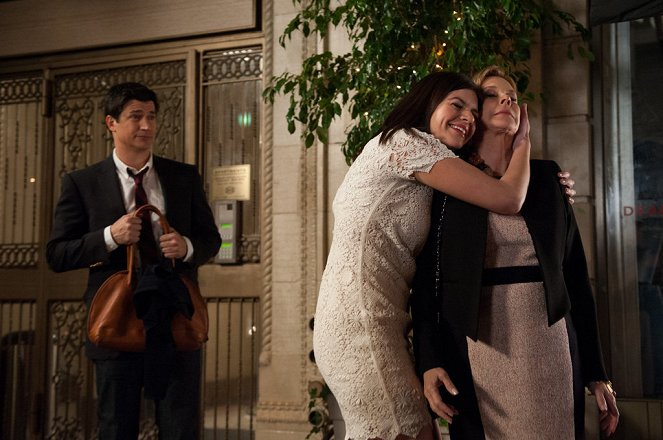 Marry Me - Pilot - Do filme - Ken Marino, Casey Wilson, JoBeth Williams