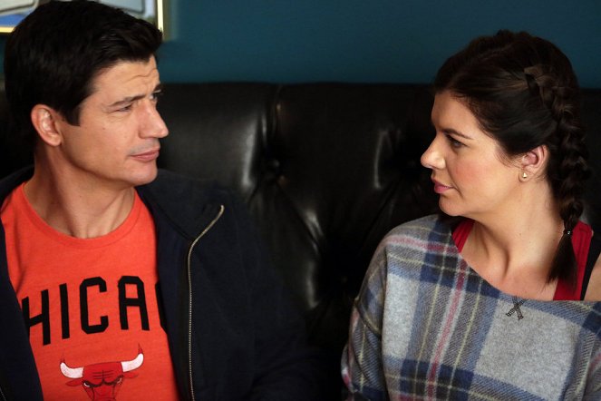 Marry Me - Stand by Me - Photos - Ken Marino, Casey Wilson
