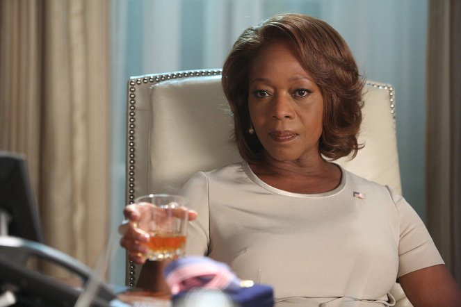 State of Affairs - Ghosts - Do filme - Alfre Woodard