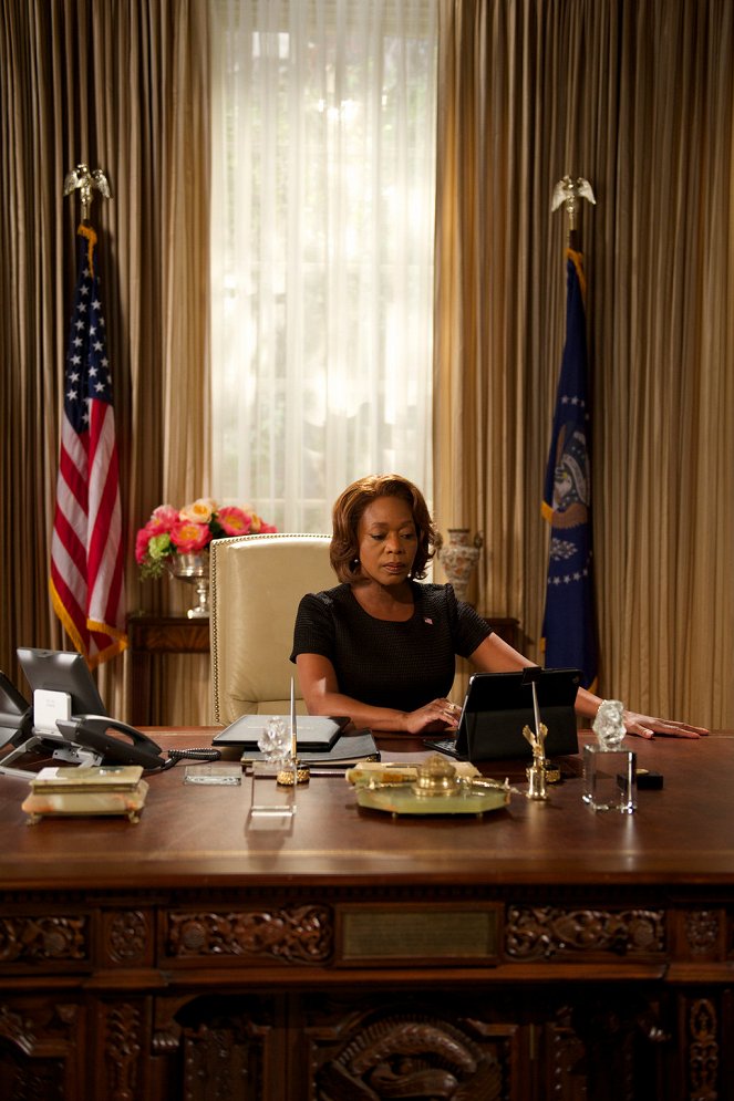 State of Affairs - The War at Home - Do filme - Alfre Woodard