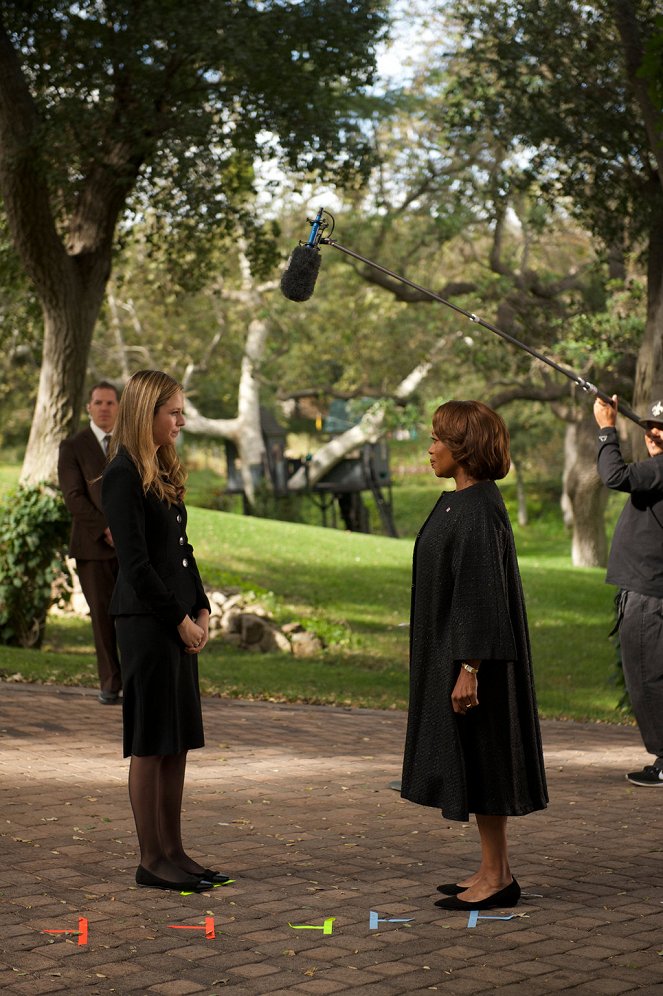 State of Affairs - The War at Home - De filmagens - Alfre Woodard