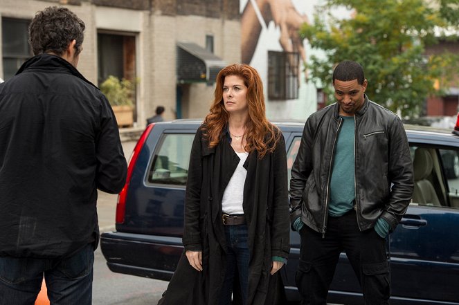 The Mysteries of Laura - The Mystery of the Frozen Foodie - Photos - Debra Messing, Laz Alonso