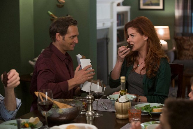 The Mysteries of Laura - The Mystery of the Deemed Dealer - Photos - Josh Lucas, Debra Messing