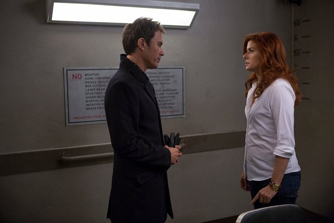 The Mysteries of Laura - The Mystery of the Exsanguinated Ex - De la película - Eric McCormack, Debra Messing