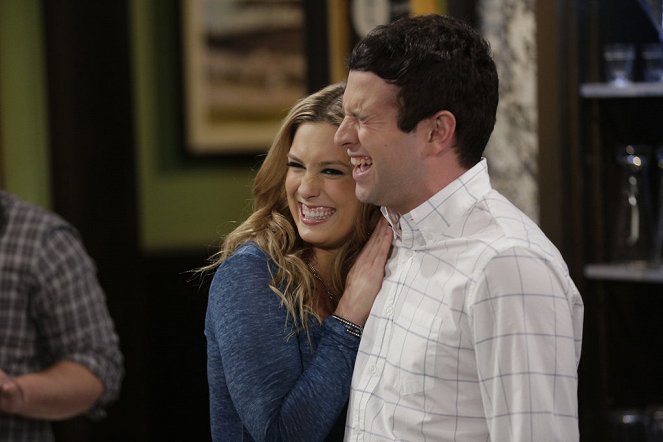 Undateable - Season 1 - Three's a Crowd - Photos - Briga Heelan, Brent Morin