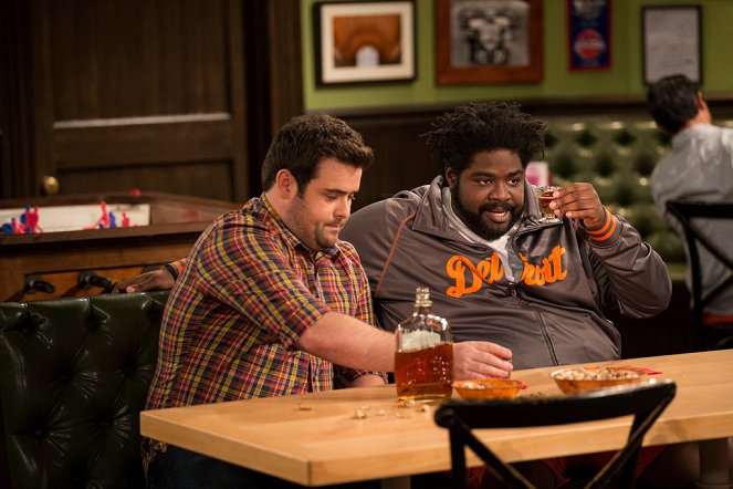 Undateable - My Hero Is Me - Photos - David Fynn, Ron Funches