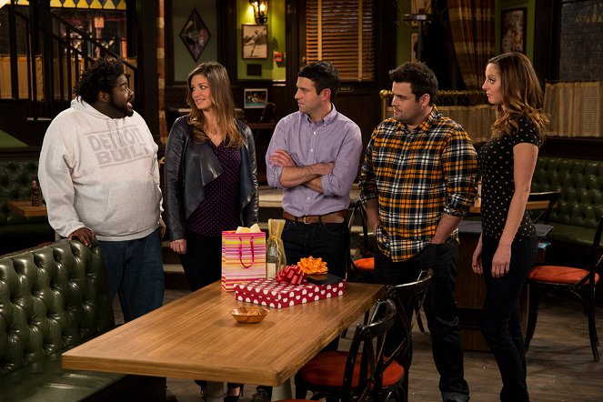 Undateable - Daddy Issues - Photos - Ron Funches, Bianca Kajlich, Brent Morin, David Fynn, Eva Amurri Martino