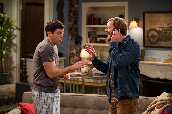 Undateable - Season 1 - Let There Be Light - Photos - Brent Morin