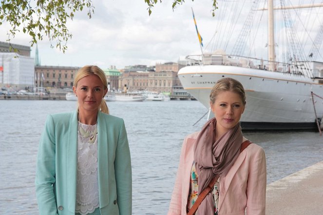 Welcome to Sweden - Vänner - Van de set - Josephine Bornebusch, Hanna Alström
