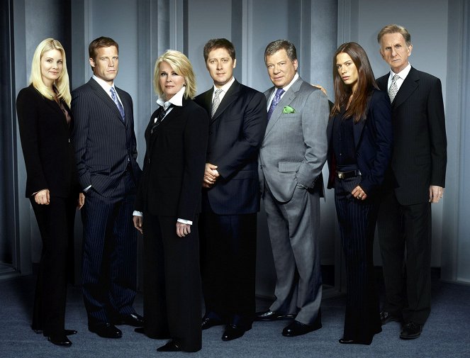 Boston Legal - Season 1 - Werbefoto - Monica Potter, Mark Valley, Candice Bergen, James Spader, William Shatner, Rhona Mitra, Rene Auberjonois