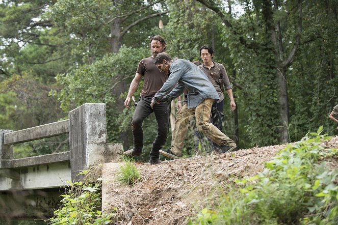 The Walking Dead - Season 5 - Them - Photos - Andrew Lincoln, Steven Yeun