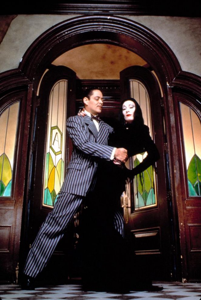 Addams Family - perhe Addams - Kuvat elokuvasta - Raul Julia, Anjelica Huston