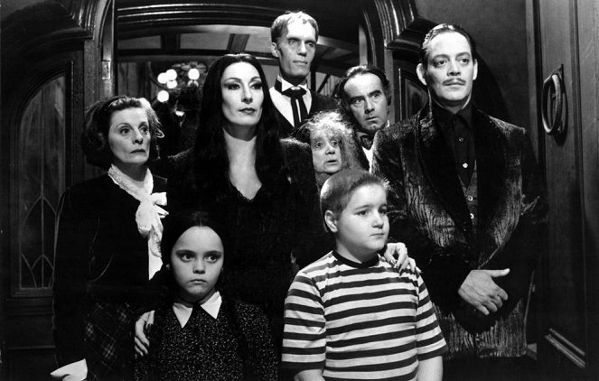 The Addams Family - Van film - Dana Ivey, Christina Ricci, Anjelica Huston, Carel Struycken, Judith Malina, Jimmy Workman, Dan Hedaya, Raul Julia