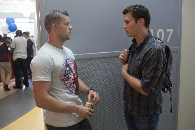 Looking - Season 2 - Looking for Truth - Photos - Russell Tovey, Jonathan Groff