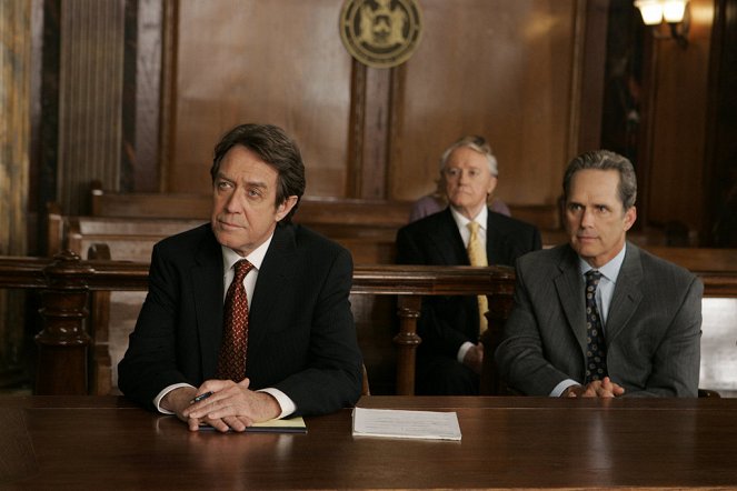 Law & Order: Special Victims Unit - Clock - Photos - Larry Pine, Gregory Harrison