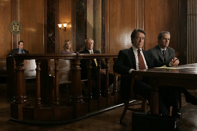 Law & Order: Special Victims Unit - Season 8 - Clock - Photos - Christopher Meloni, Deborah Raffin, Robert Vaughn, Larry Pine, Gregory Harrison