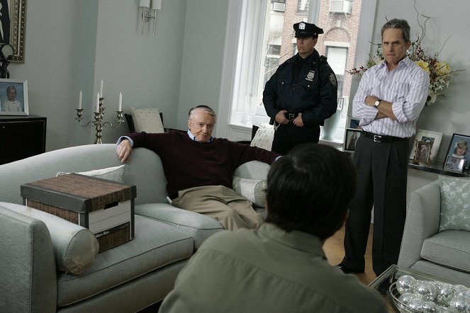 Law & Order: Special Victims Unit - Season 8 - Clock - Photos - Robert Vaughn, Gregory Harrison