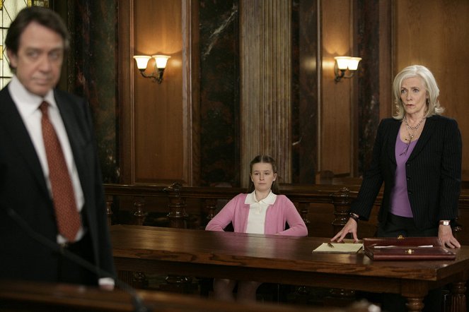 Law & Order: Special Victims Unit - Season 8 - Clock - Photos - Betsy Hogg, Betty Buckley
