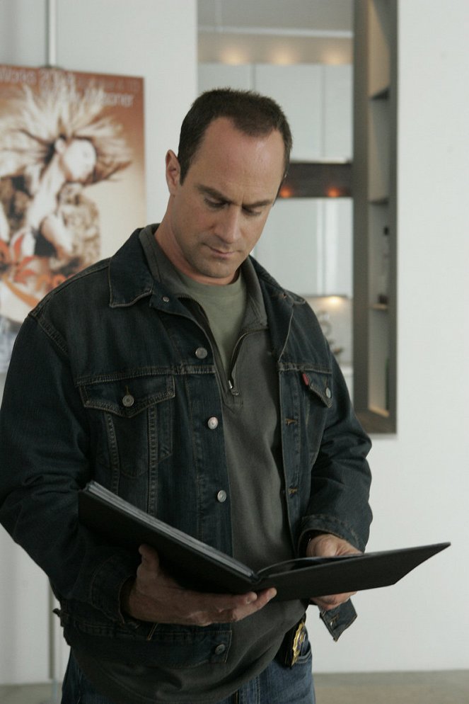 Law & Order: Special Victims Unit - Season 8 - Choreographed - Photos - Christopher Meloni