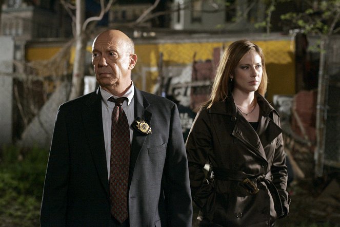 Law & Order: Special Victims Unit - Season 9 - Cold - Photos - Dann Florek, Diane Neal