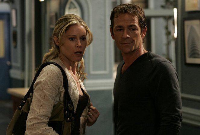 Law & Order: Special Victims Unit - Season 10 - Trials - Photos - Julie Bowen, Luke Perry