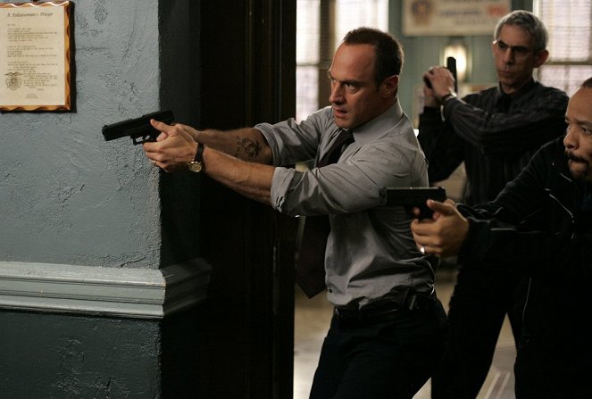 Law & Order: Special Victims Unit - Season 10 - Lunacy - Photos - Christopher Meloni, Richard Belzer