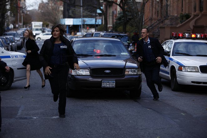Law & Order: Special Victims Unit - Season 12 - Possessed - Photos - Mariska Hargitay, Christopher Meloni
