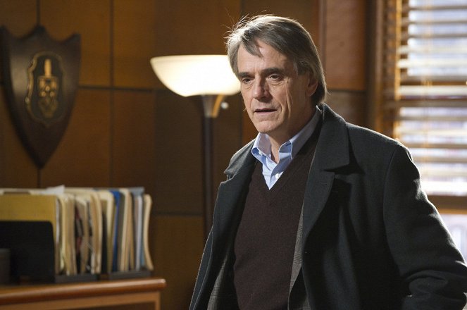 Law & Order: Special Victims Unit - Season 12 - Mask - Photos - Jeremy Irons