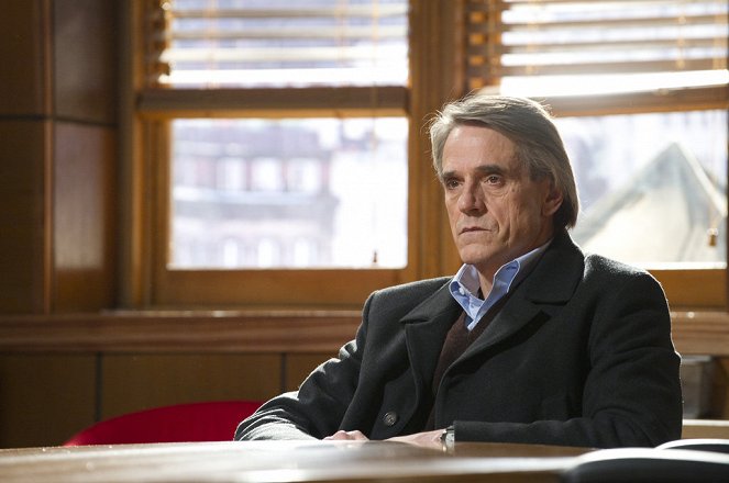 Law & Order: Special Victims Unit - Mask - Van film - Jeremy Irons