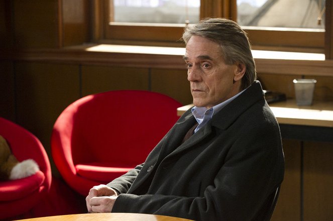 Law & Order: Special Victims Unit - Mask - Van film - Jeremy Irons