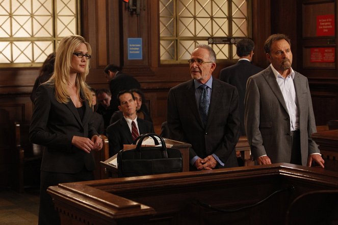 Law & Order: Special Victims Unit - Season 13 - Scorched Earth - Photos - Stephanie March, Ron Rifkin, Franco Nero
