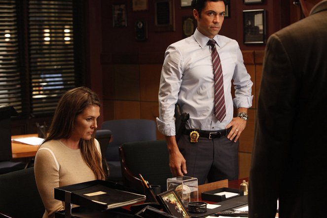 Lei e ordem: Special Victims Unit - Blood Brothers - Do filme - Paige Turco, Danny Pino