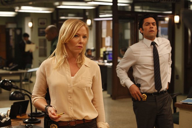 Law & Order: Special Victims Unit - Blood Brothers - Photos - Kelli Giddish, Danny Pino