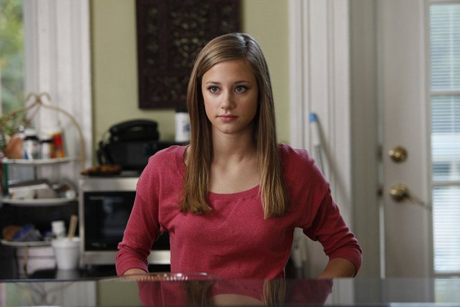 Law & Order: Special Victims Unit - Lost Traveler - Photos - Lili Reinhart