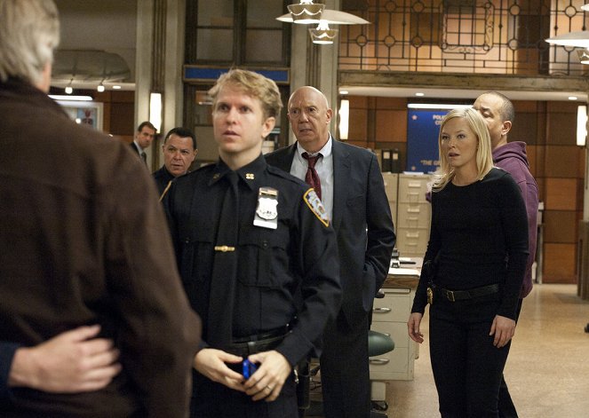 Law & Order: Special Victims Unit - Spiraling Down - Van film - Dann Florek, Kelli Giddish