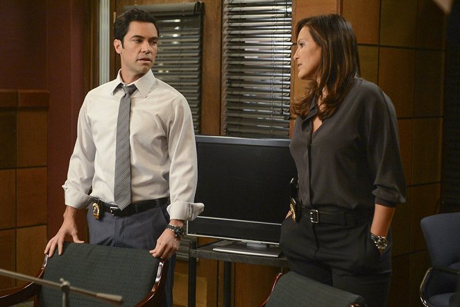 Ley y Orden: Unidad de Víctimas Especiales - Season 14 - Lost Reputation - De la película - Danny Pino, Mariska Hargitay