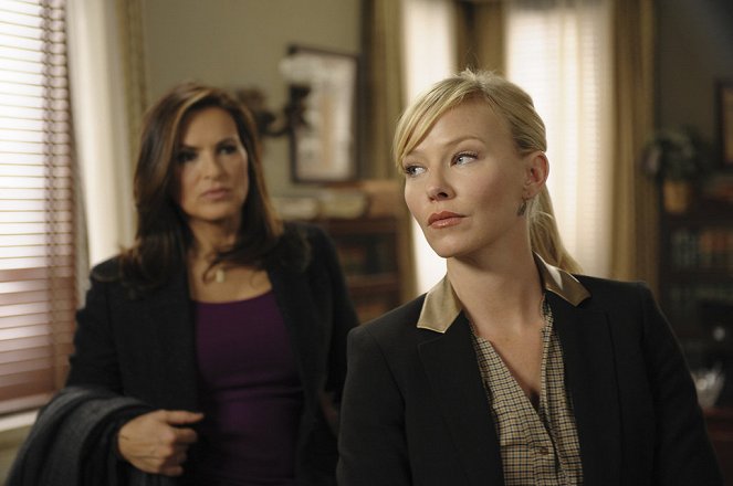 Law & Order: Special Victims Unit - Season 14 - Beautiful Frame - Photos - Kelli Giddish