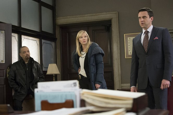 Law & Order: Special Victims Unit - Girl Dishonored - Photos - Ice-T, Kelli Giddish, Raúl Esparza