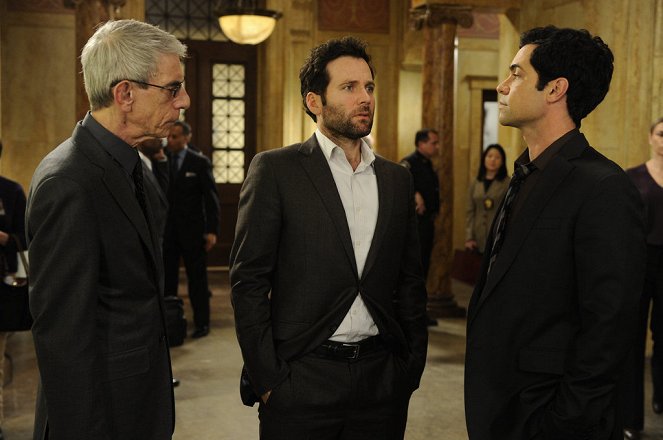 Law & Order: Special Victims Unit - Traumatic Wound - Photos - Richard Belzer, Eion Bailey, Danny Pino