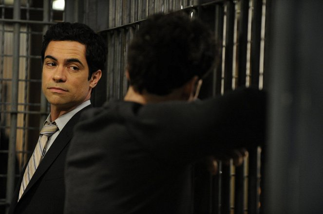 Law & Order: Special Victims Unit - Traumatic Wound - Van film - Danny Pino